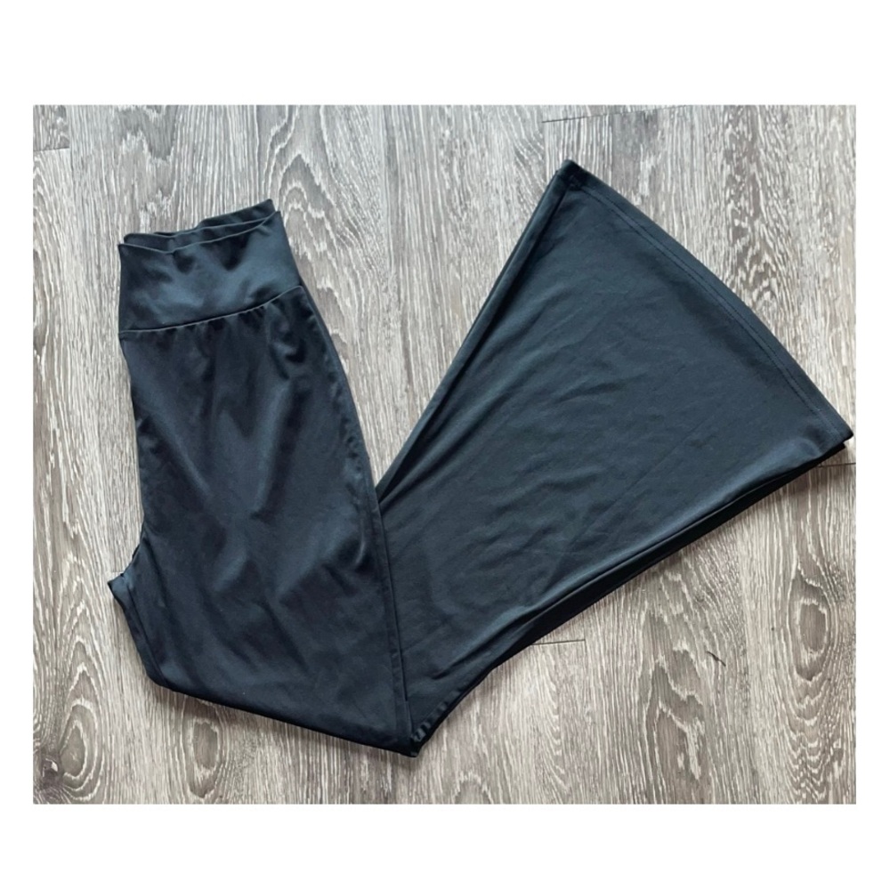 NWOT SUPER CUTE BOHO GOTH PANTS WITH ZIPPER FRONT AND BELL BOTTOMS!